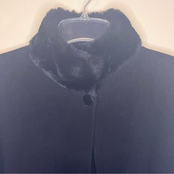 Charter Club - Women’s Black Cape, Outerwear One Size.Beautiful Faux Fur Collar! - Picture 4 of 6